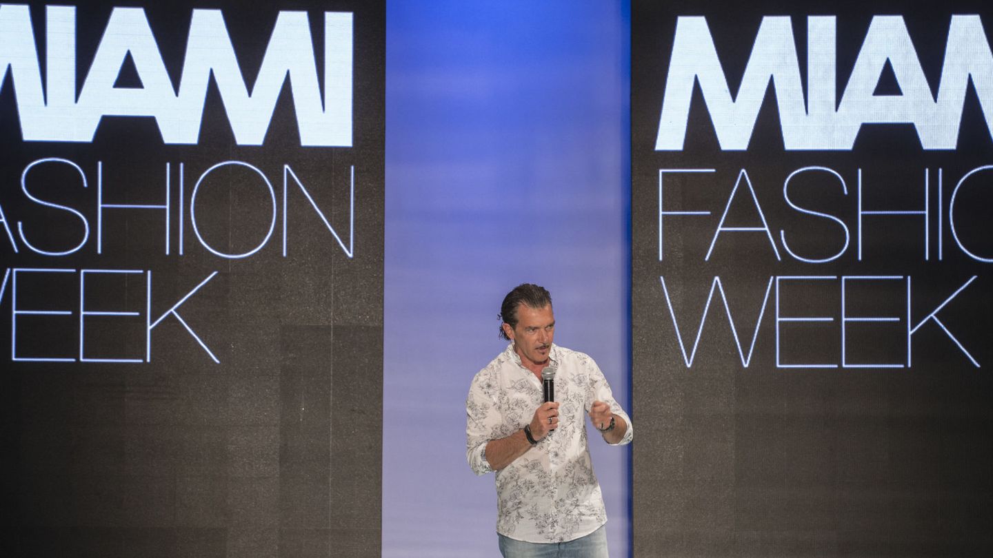 Antonio Banderas, presidente honorario del Miami Fashion Week 2017, despide la Semana de la Moda en Miami. 