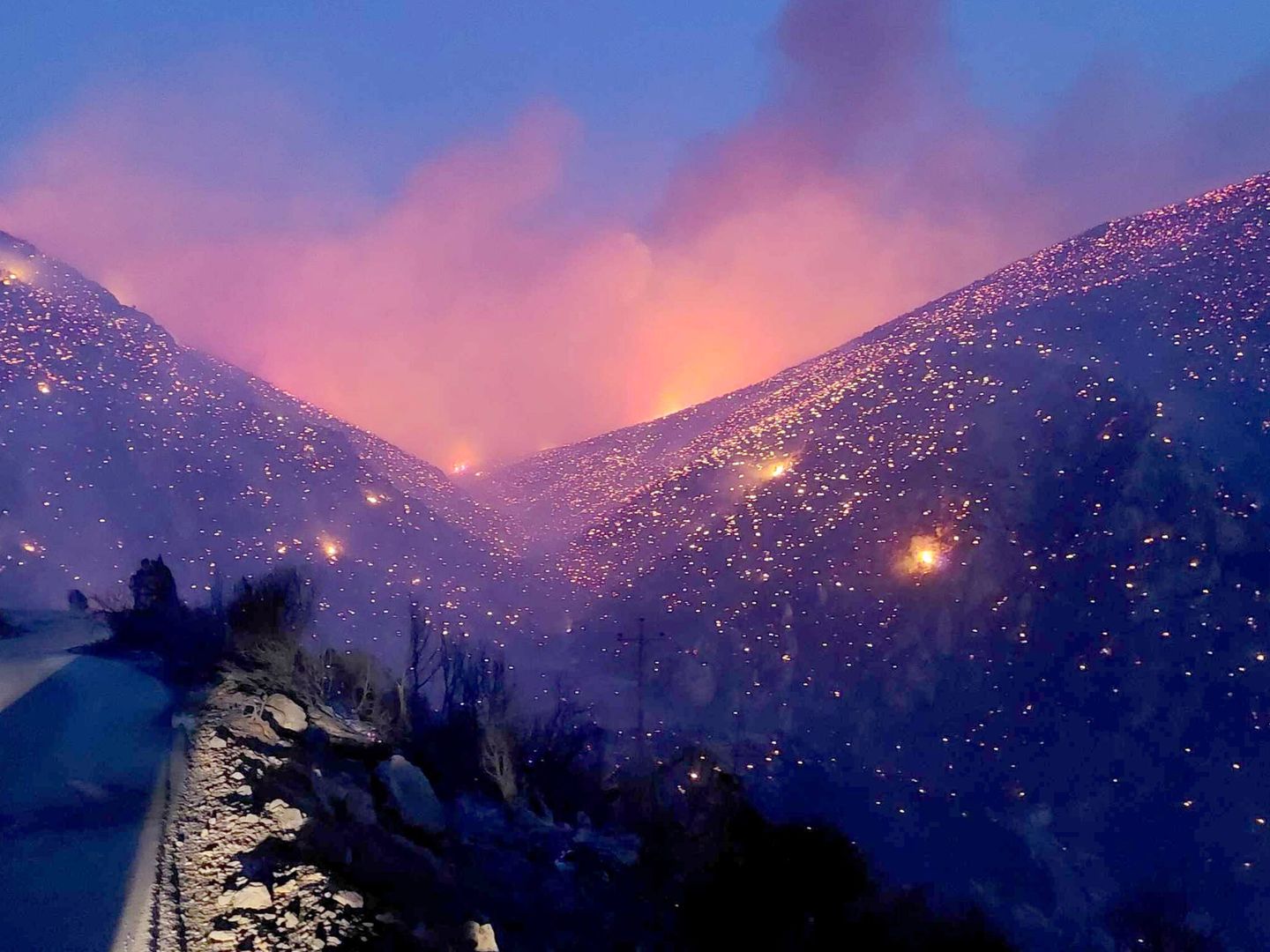 El incendio forestal en Grecia. (EFE)