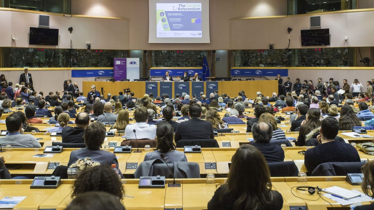 La visita de Puigdemont a Bruselas: muchos catalanes... pero pocos eurodiputados