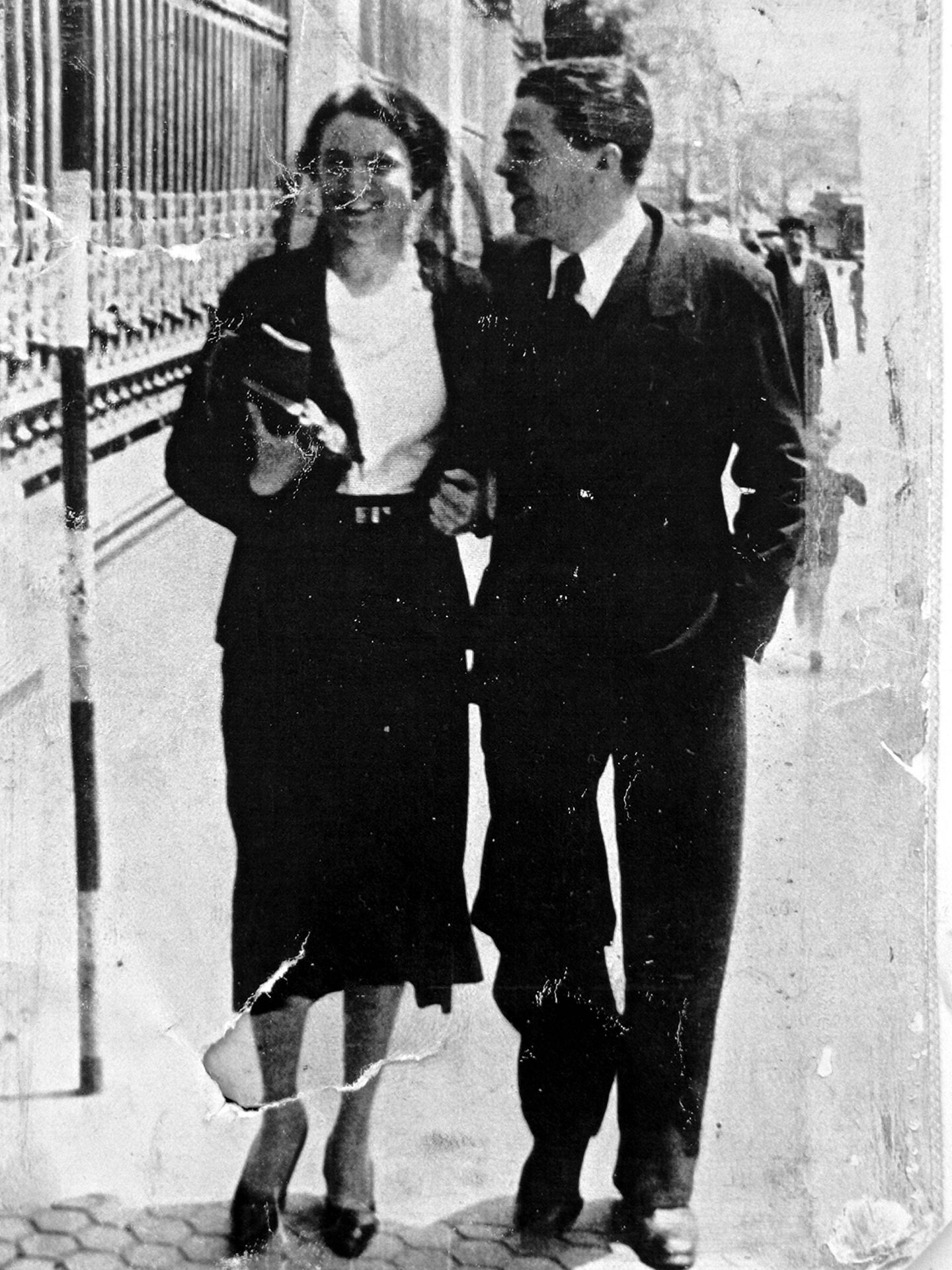 Juan Tellería y su mujer en Madrid. (Cedida)
