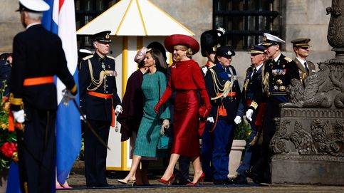 Noticia de Máxima de Holanda elige un total look de color burgundy para la bienvenida a los Reyes