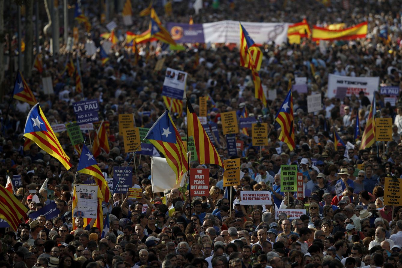 Esteladas en la manifestación contra los atentados yihadistas en Cataluña. (EFE) 