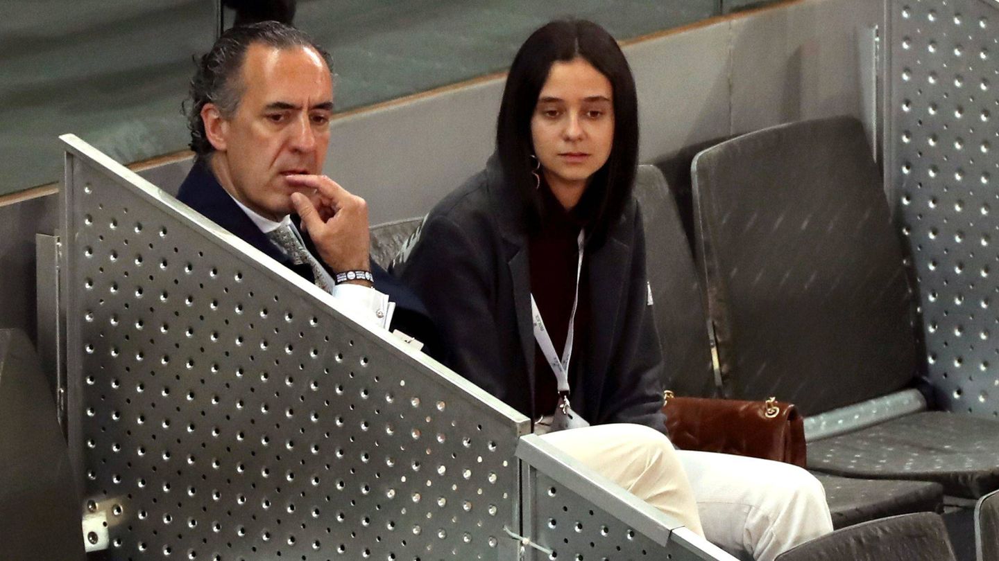 Victoria Federica, en el tenis con su padre y un bolso de más de 400 euros. (EFE)