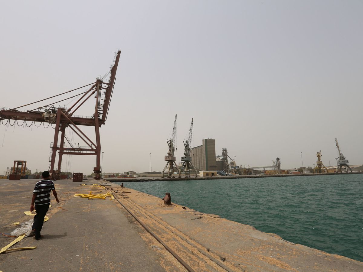 Foto: El puerto yemení de Hodeidah, Yemen. (Reuters/Abdulkabbar Zeyad)