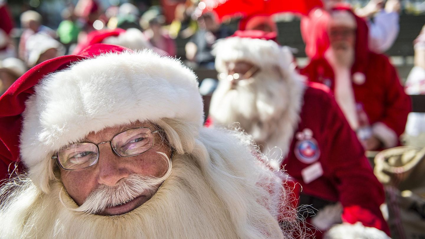 Congreso Anual de Santa Claus del parque de atracciones de Bakken, Dinamarca, en 2014. (EFE/Foto: Soeren Bidstrup)