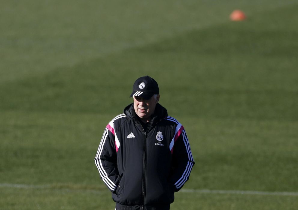 Foto: Carlo Ancelotti, durante un entrenamiento del Real Madrid (EFE)