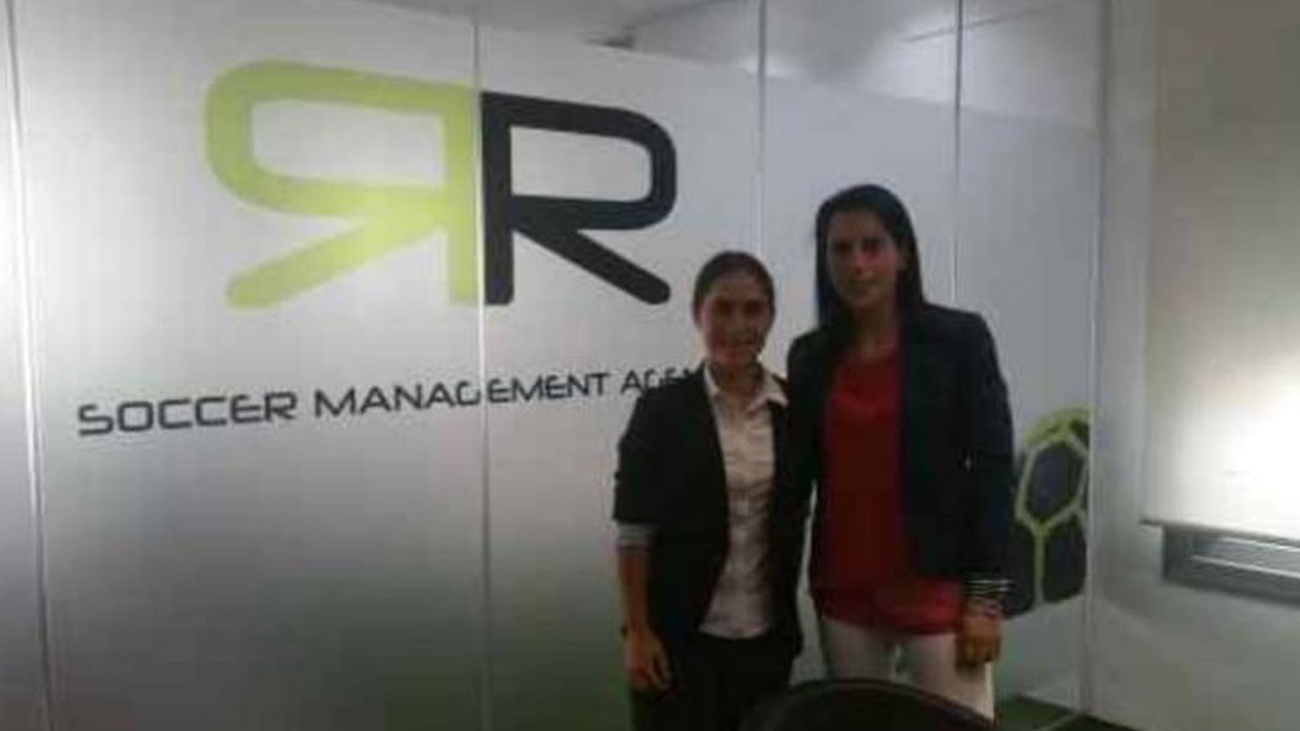 Ana Rossell, con Lorena Navarro, jugadora del Real Madrid 