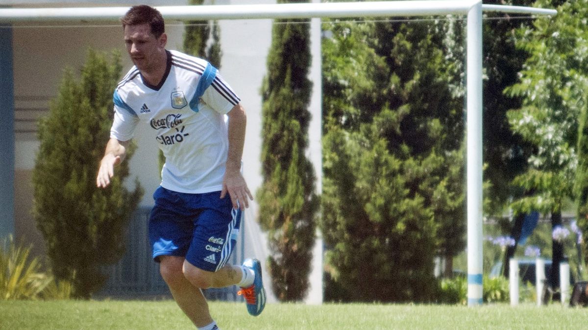 Messi recupera el ánimo en una rehabilitación sin dolor en Argentina