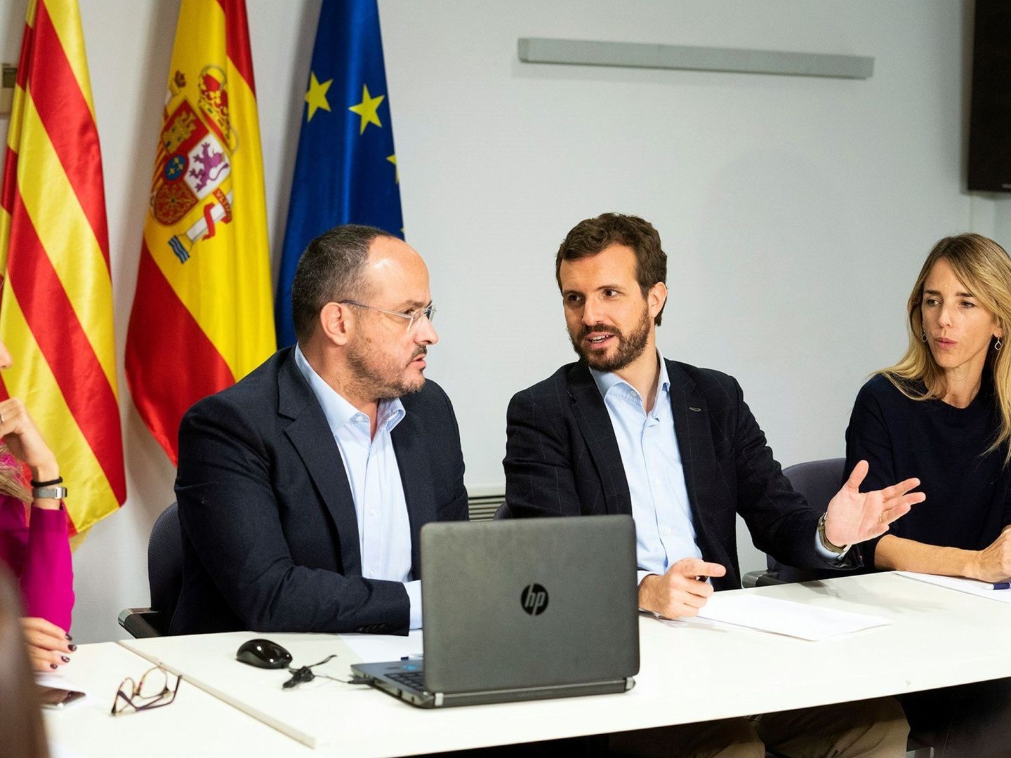 Casado se ha reunido en Barcelona con Cayetana Álvarez de Toledo y Alejandro Fernandez. (EFE)