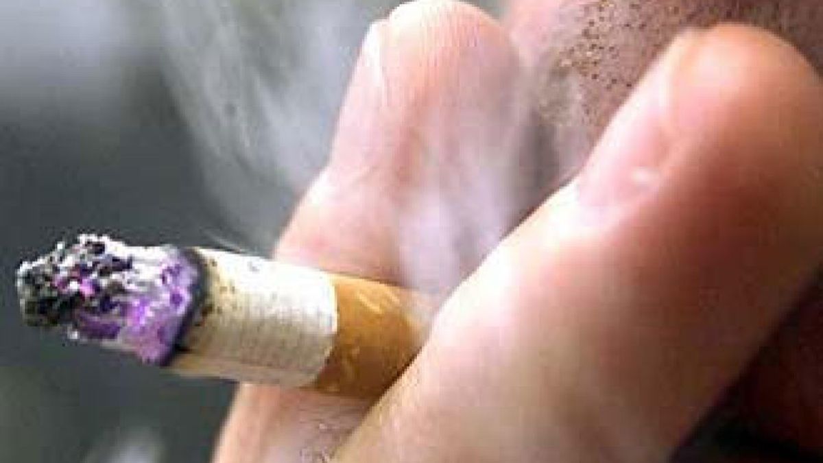 Los fumadores españoles, entre los europeos que menos respetan a los que no fuman