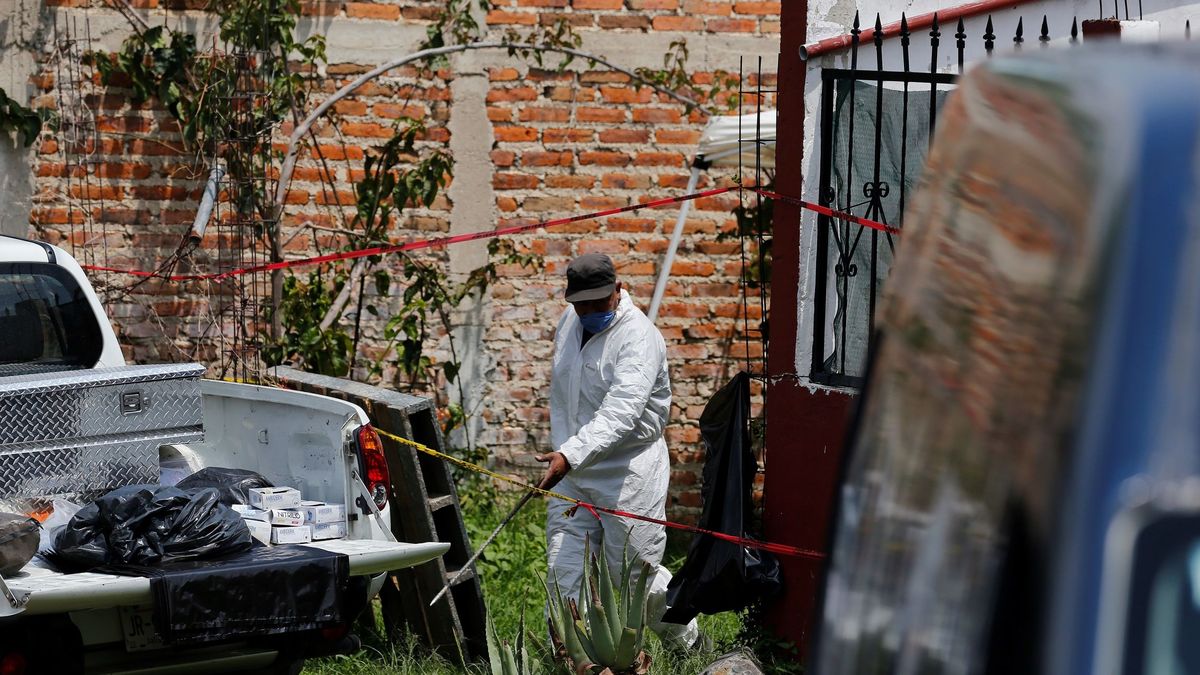 Encuentran 113 cuerpos en el interior de una fosa clandestina en Jalisco (México)