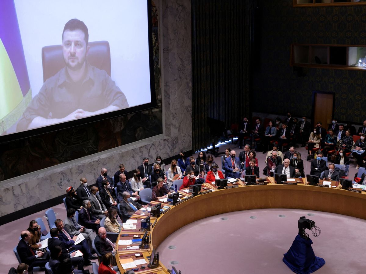 Foto: El Consejo de Seguridad de la ONU escucha el discurso del presidente ucraniano, Volodímir Zelenski. (Reuters/Andrew Kelly)