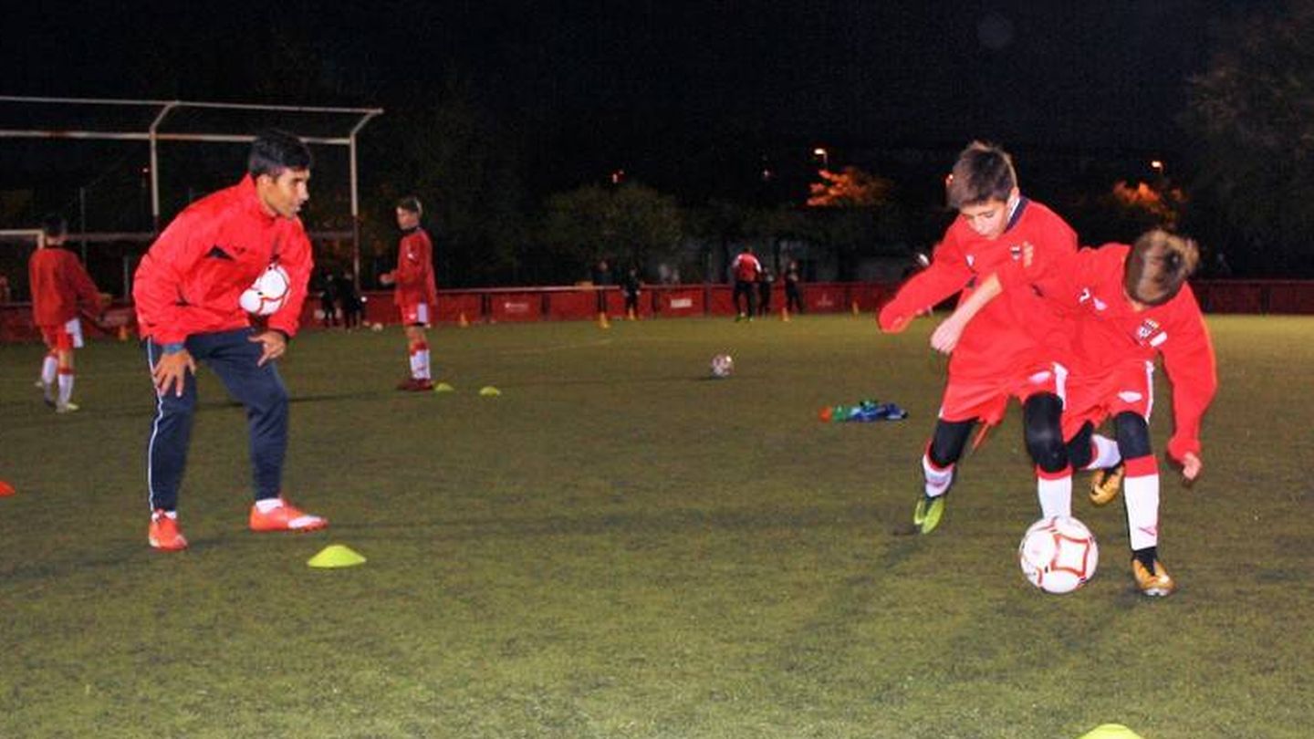 Niños entrenando de la Federación de Fútbol de Madrid: (FFM)