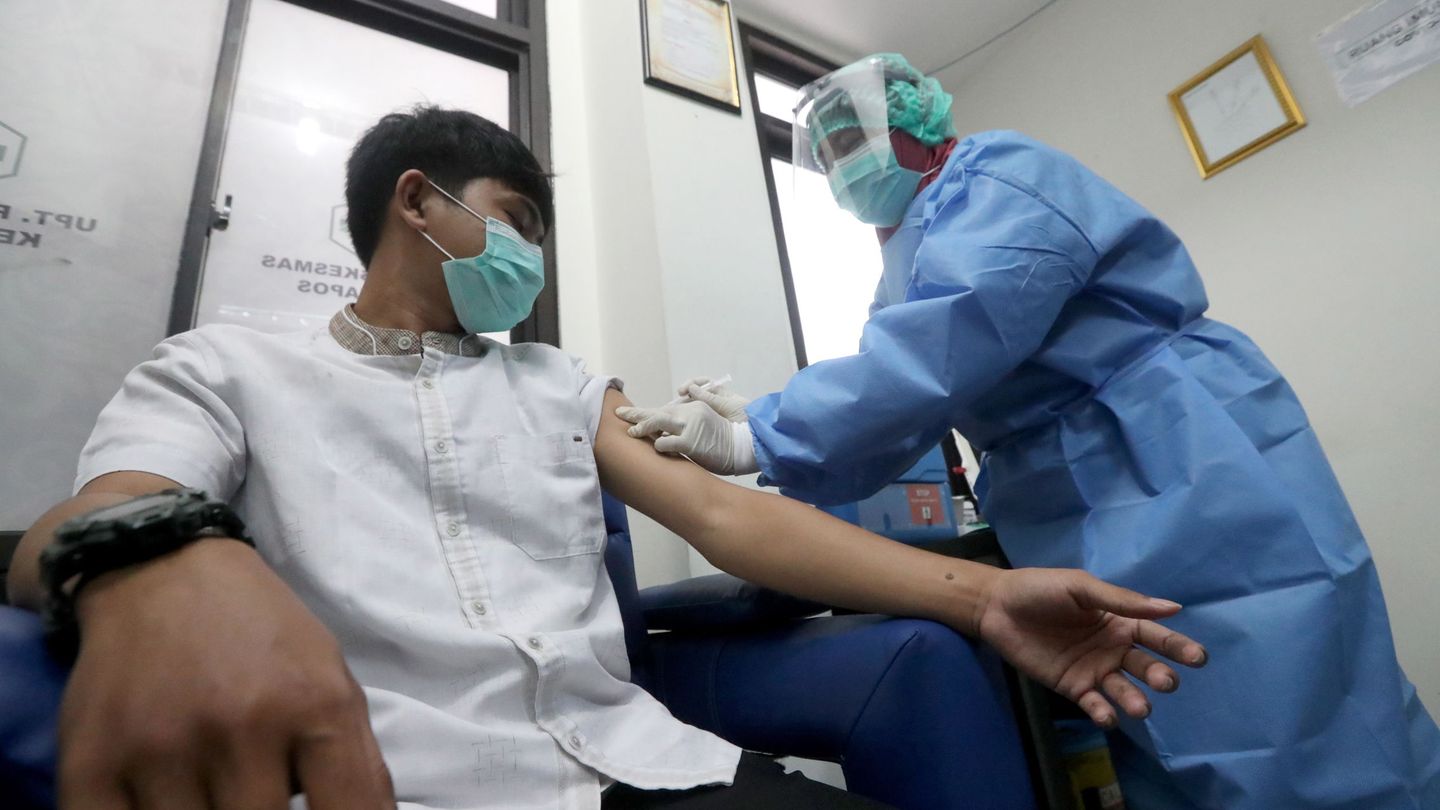 Pruebas de la vacuna en humanos. (Reuters)