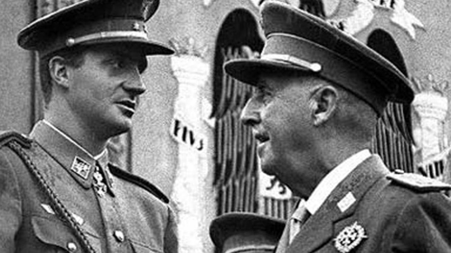 El rey don Juan Carlos junto al general Franco. (EFE)