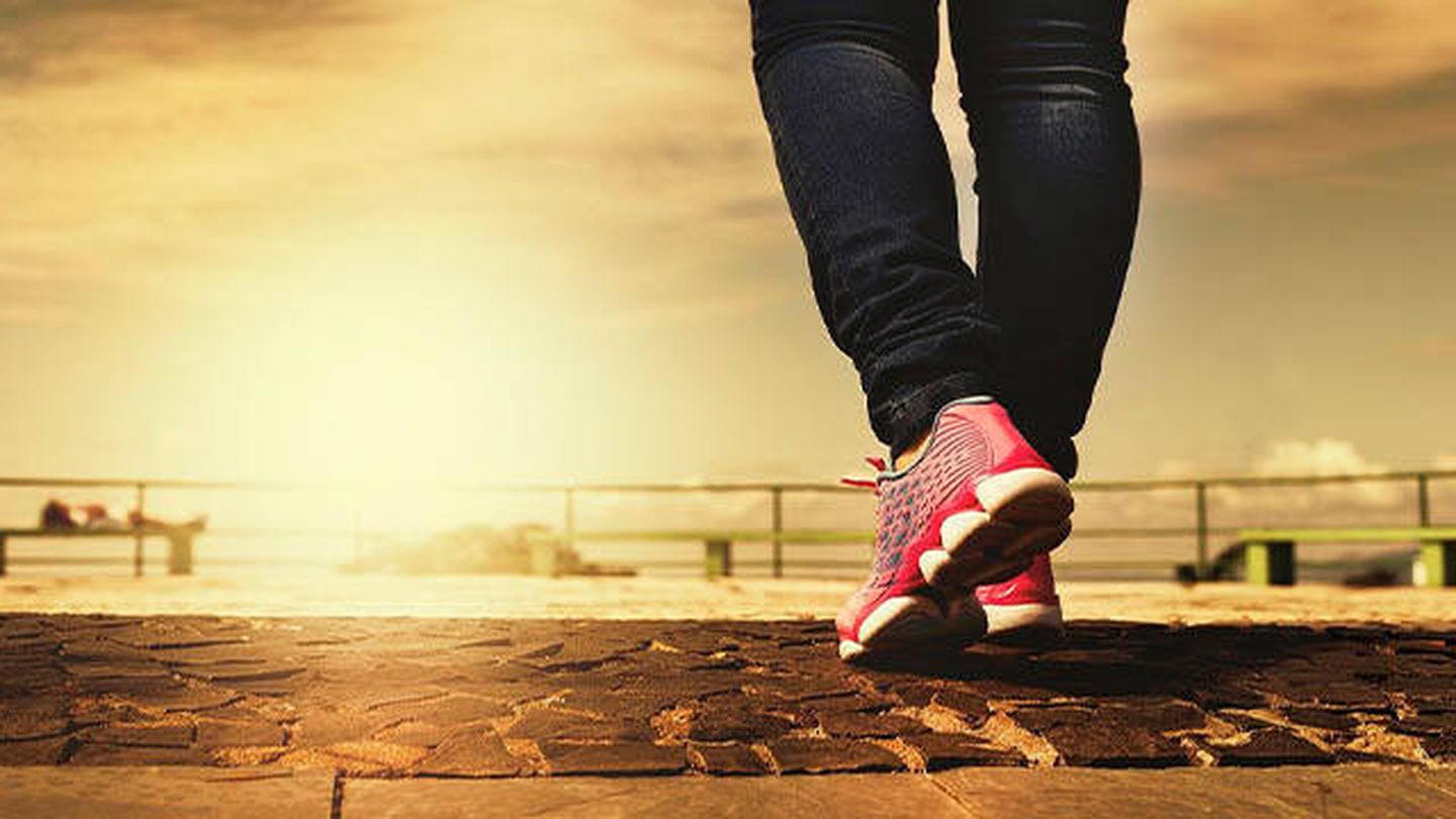 Caminar es bueno para perder peso (Pixabay)