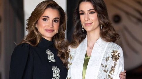 La reina Rania, la mano que mece la cuna de las fotos oficiales de su futura nuera, Rajwa