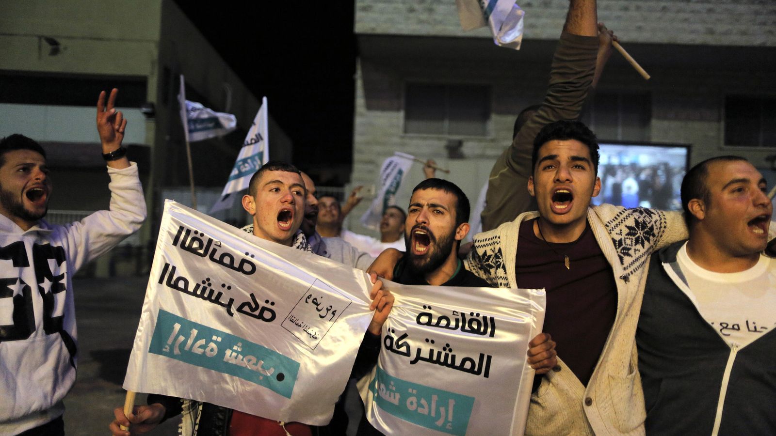 Foto: Votantes de la Join List reaccionan tras conocer los resultados electorales en Nazaret (Reuters).