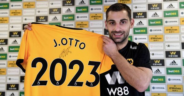 Foto: Jonny Otto, presentado como nuevo jugador del Wolverhampton hasta 2023. (foto vía @Wolves) 