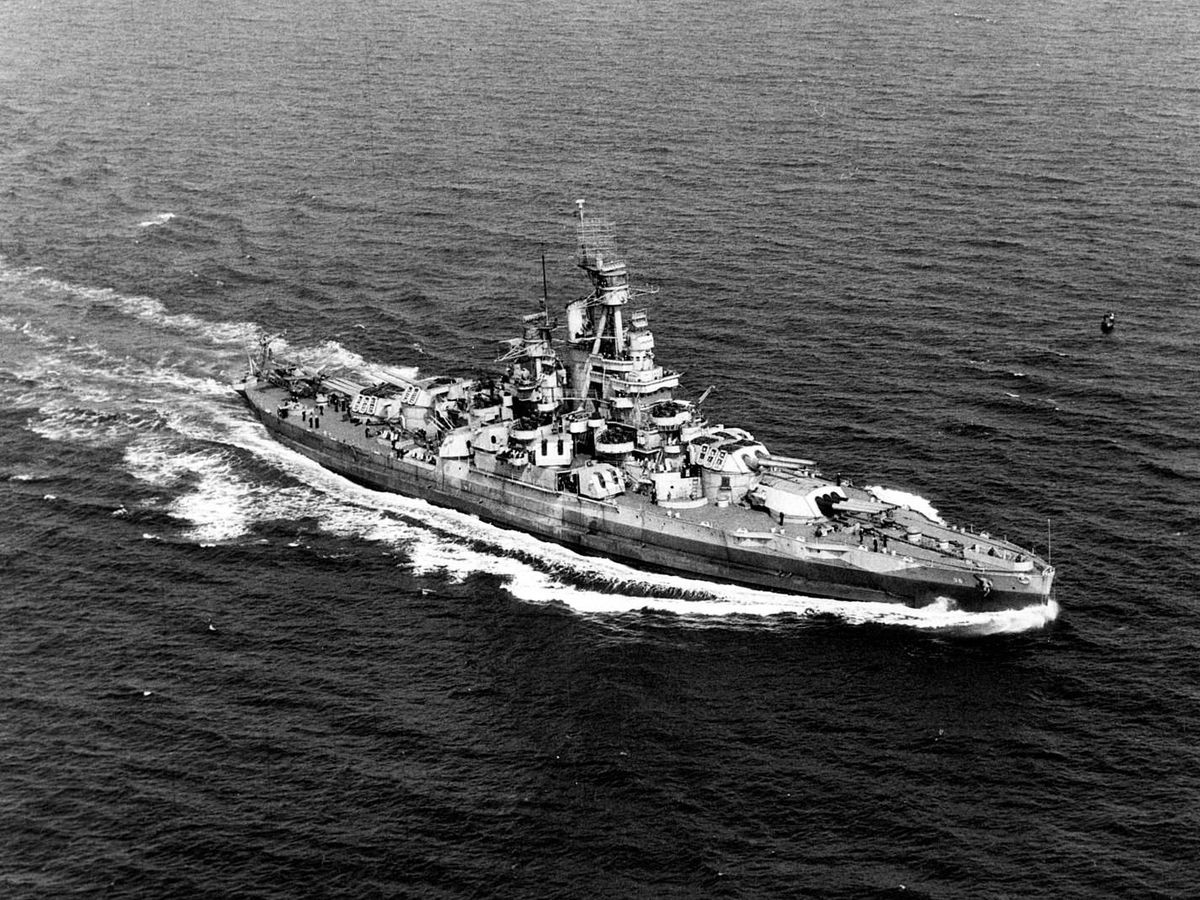 Foto: El USS Nevada, en una de sus últimas imágenes antes de ser hundido. (CC/Wikimedia Commons)
