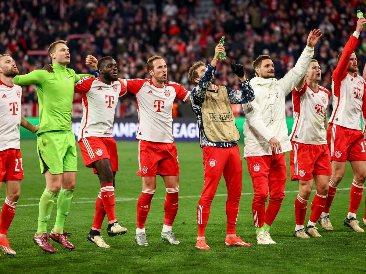 Foto: Jugadores del Bayern celebran el pase a semifinales de Champions tras derrotar al Arsenal (EFE/EPA/ANNA SZILAGYI).