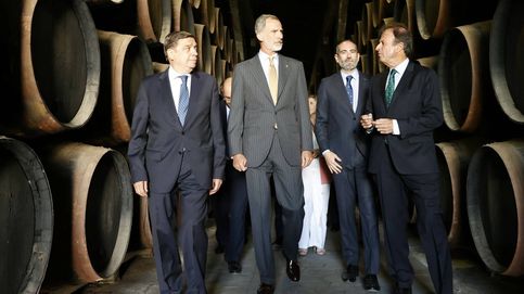 El rey Felipe celebra los 250 años de Osborne: vivas, un bolso customizado y toros de Jordi Mollà