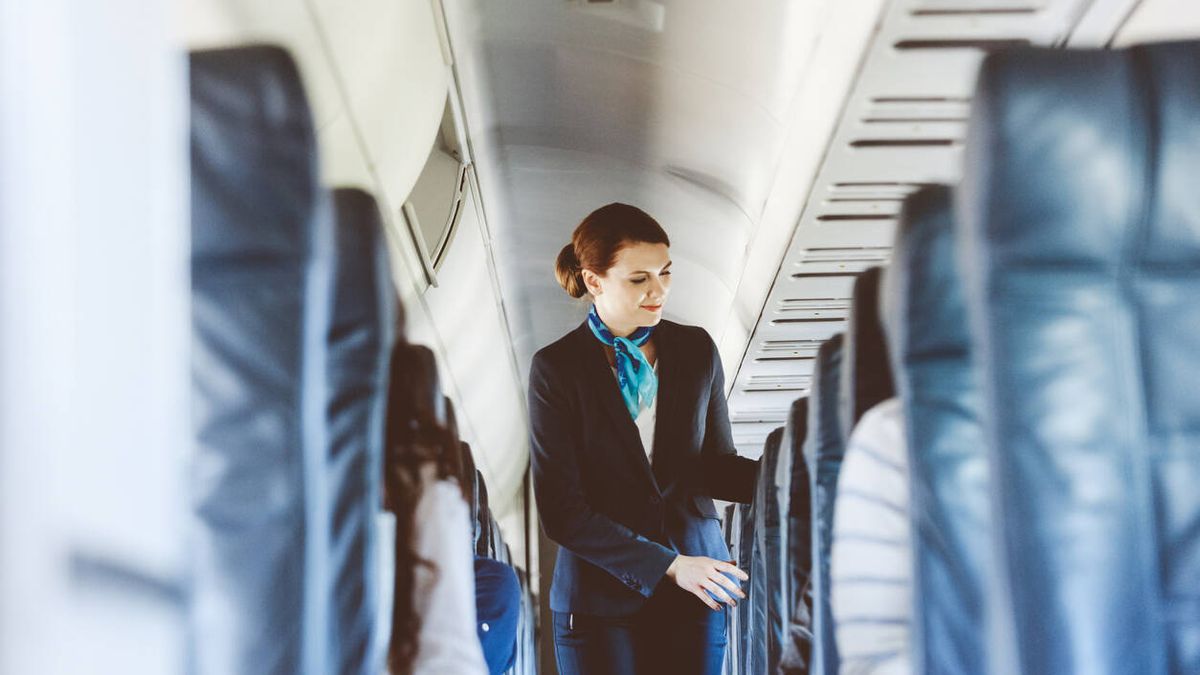"No panic": una azafata explica los distintos ruidos que se oyen a bordo de un avión 