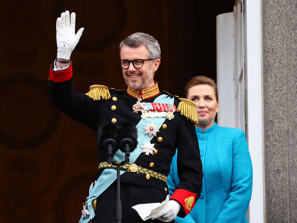 Foto: El rey Federico X y la primera ministra, Mette Frederiksen. (REUTERS / Wolfgang Rattay)