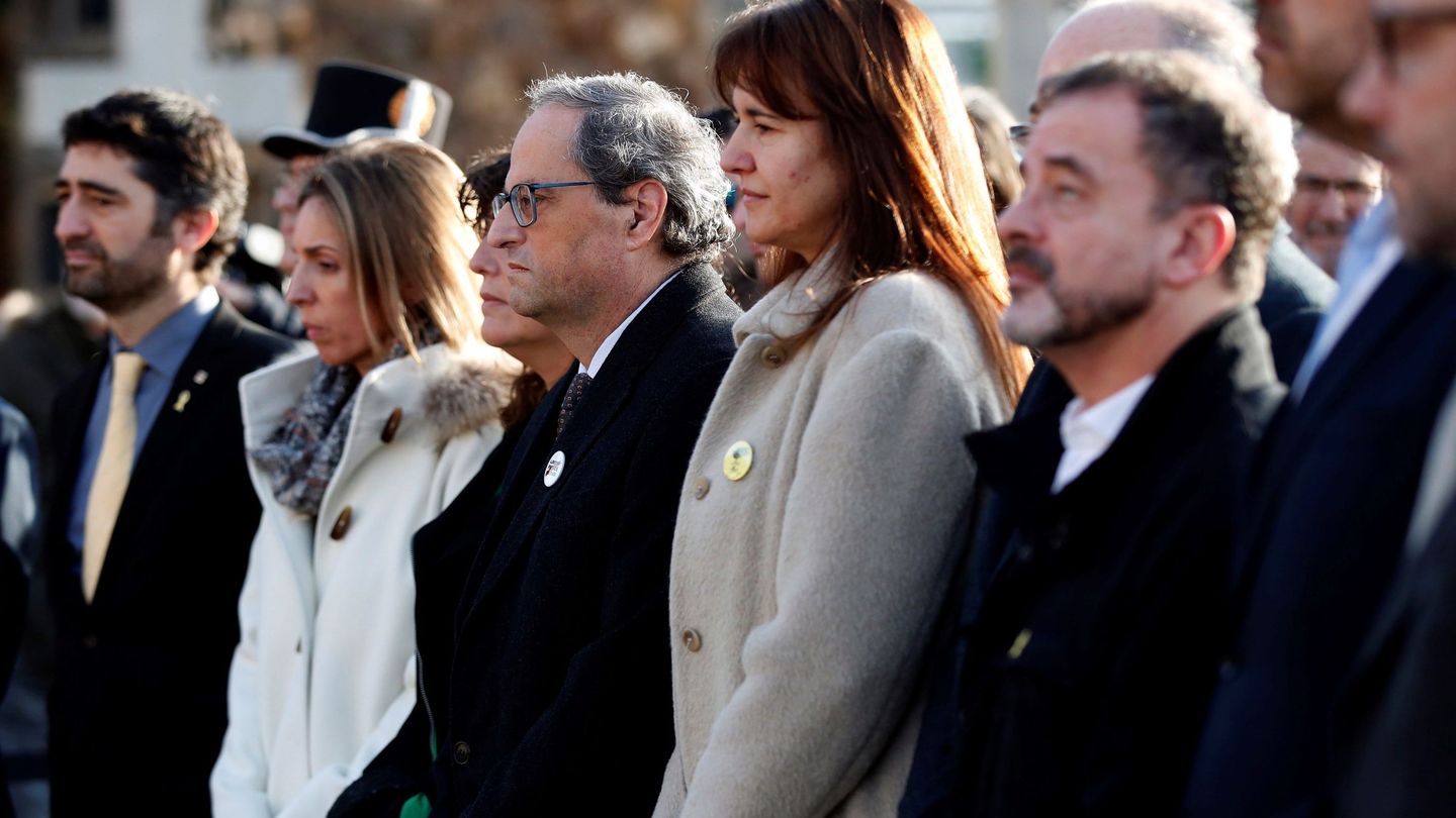 El presidente de la Generalitat, Quim Torra (4i), junto a varios 'consellers', este 25 de diciembre. (EFE)