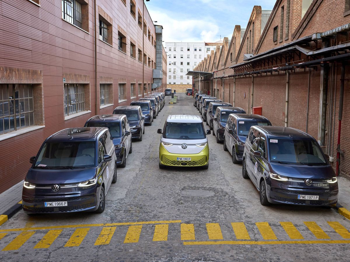 Foto: Varias de las unidades cedidas por Volkswagen pra los seis meses de la presidencia española. (Volkswagen)