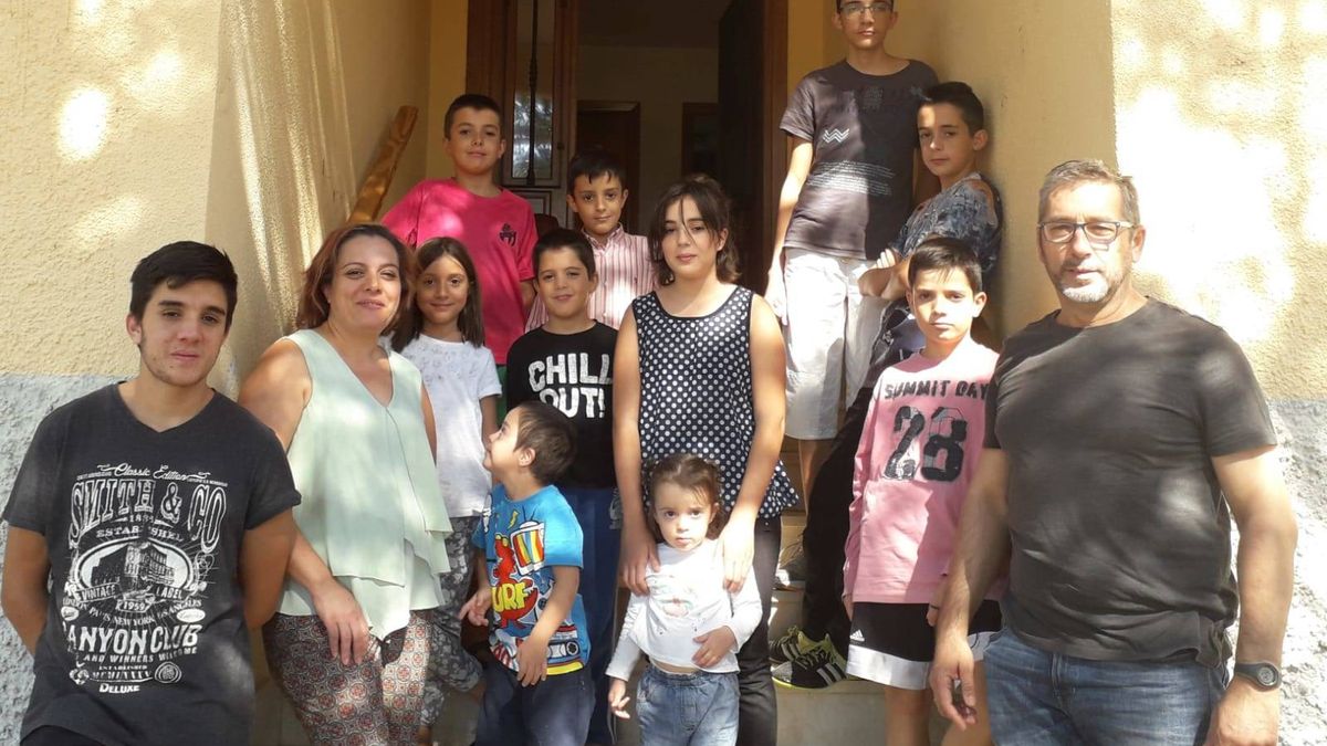 Se vende familia numerosa al mejor postor: la historia de los 16 hijos Jiménez Peral