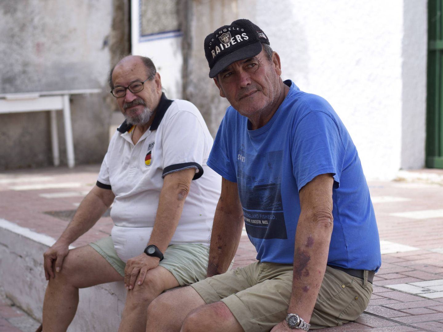 Dos vecinos del barrio de La Palmilla. (Roberto Martín)