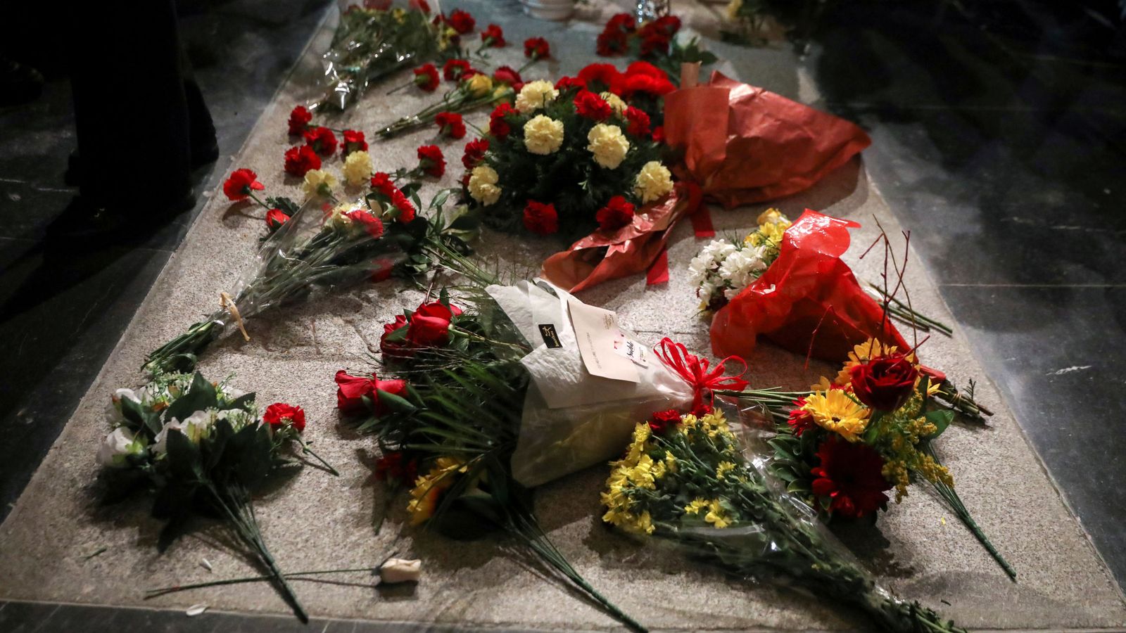 Foto: Flores en la tumba de Franco. (Reuters)