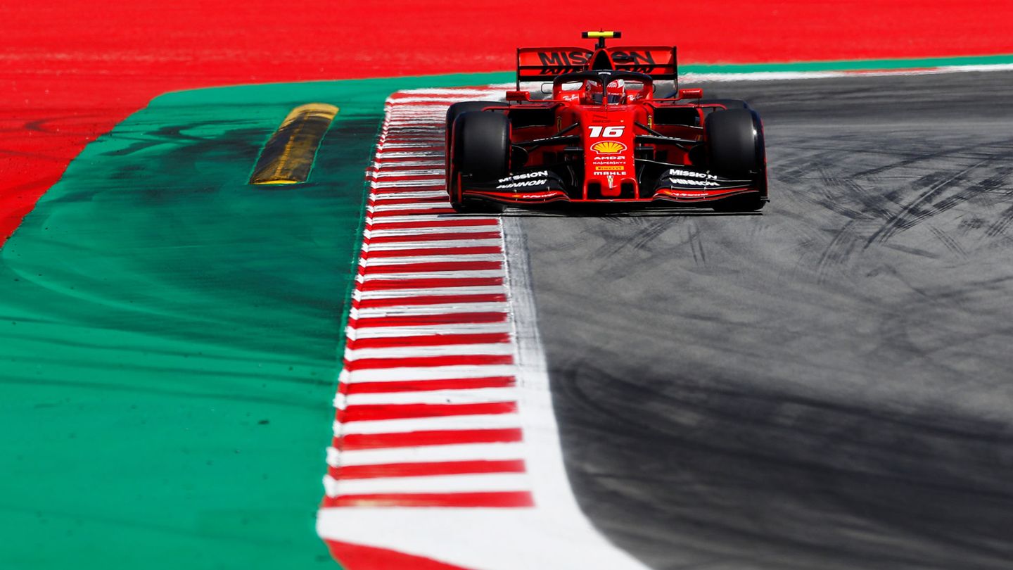 Leclerc pone en evidencia a Vettel, pero no acaba de tirar del carro italiano. (Reuters)