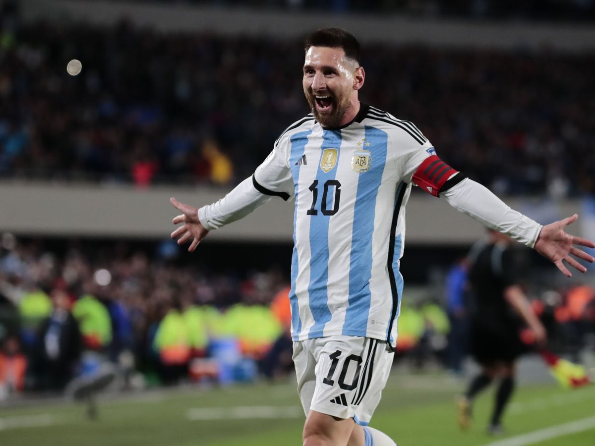 Foto: Lionel Messi celebra su gol en el Argentina-Ecuador. (EFE/Luciano González).