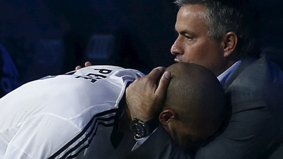 Mourinho cumple el pacto pero manda a Pepe para que critique a los jugadores del Barcelona