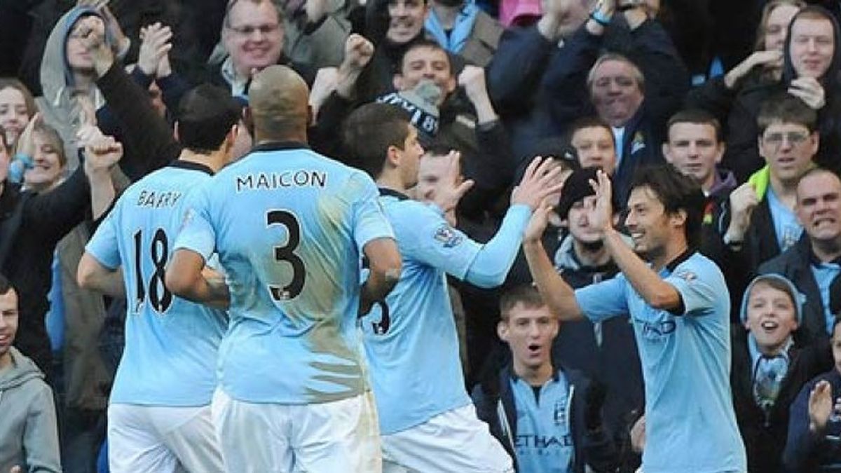 David Silva conduce al Manchester City al liderato de la Premier League