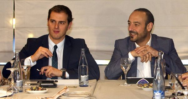 Foto: El líder de Ciudadanos (entonces aún Ciutadans), Albert Rivera, junto a Jordi Cañas en una ejecutiva de 2012. (EFE)