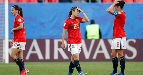 Foto: Las jugadoras de la Selección española se lamentan. (EFE)