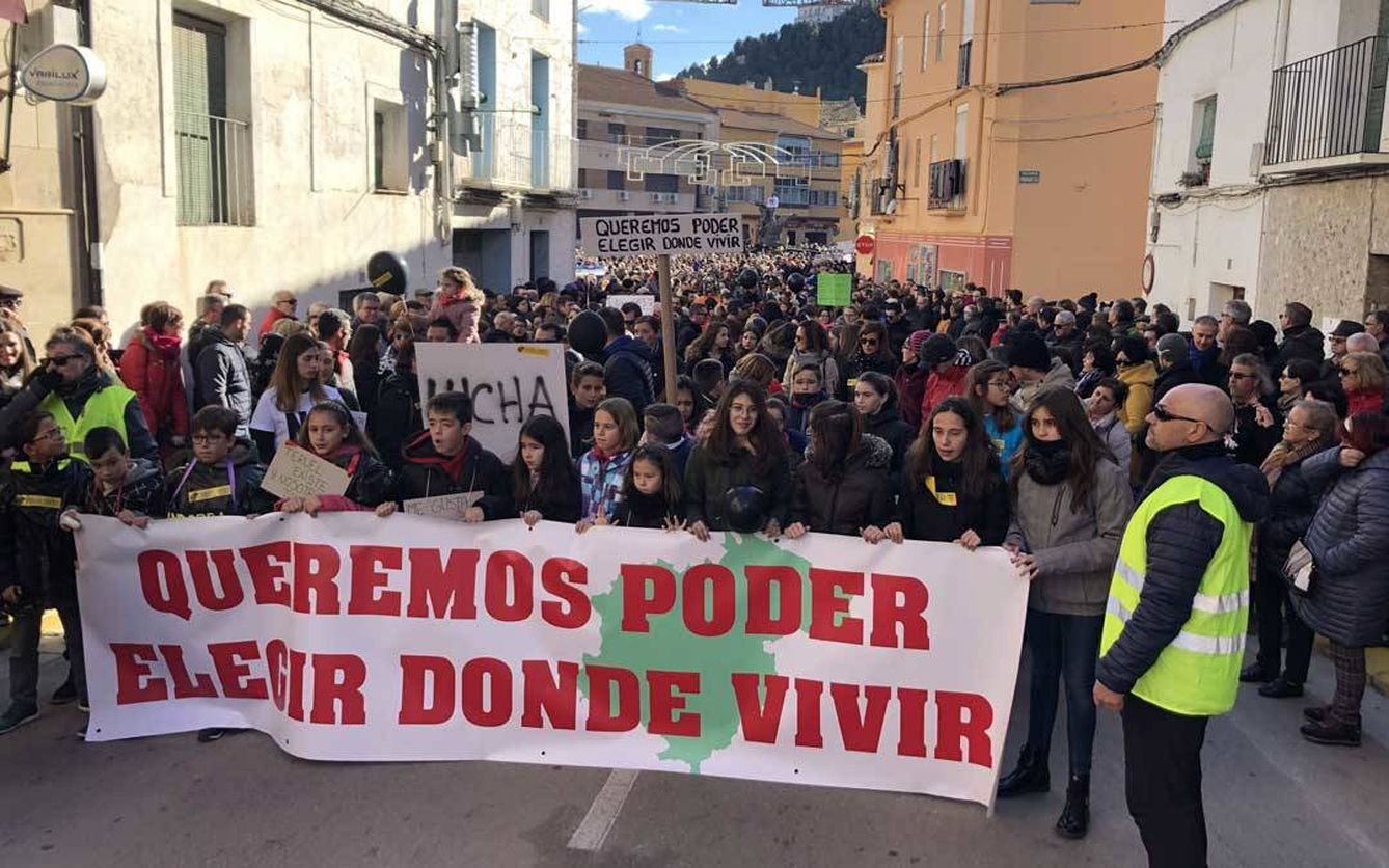 Manifestación ciudadana en Andorra (Teruel). (lacomarca.net)