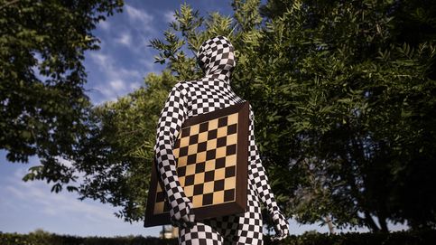 Rey Enigma, el maestro del ajedrez que recorre Madrid y promete 100 euros a quien le gane 