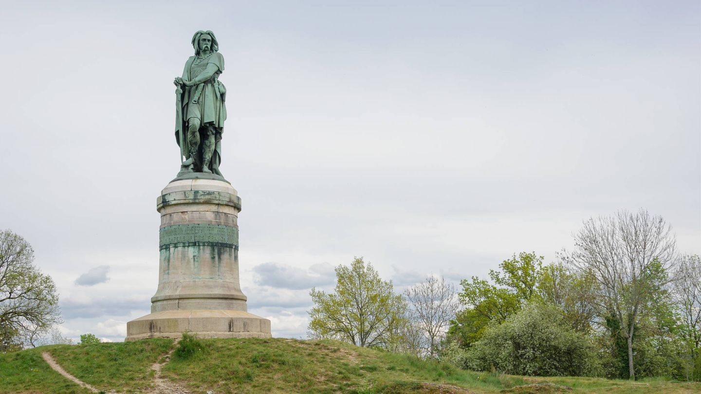 Estatua de Vercingétorix, último líder galo, en Alise-Sainte-Reine. (CC)