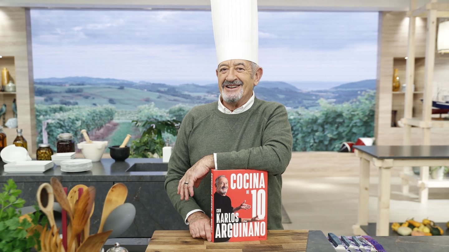 El cocinero Karlos Arguiñano, en una imagen de promoción de su recetario. (EFE)