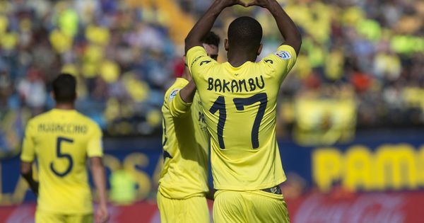 Foto: Bakambu dio el triunfo al Villarreal con un gol totalmente ilegal. (EFE)