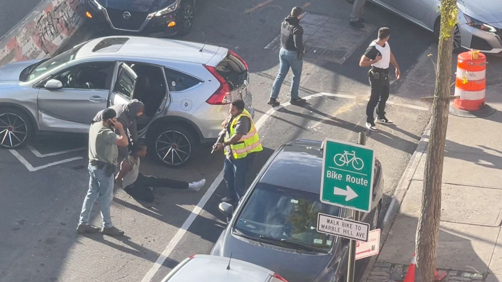 Un hombre resulta herido por los disparos de un agente del ICE en Nueva York