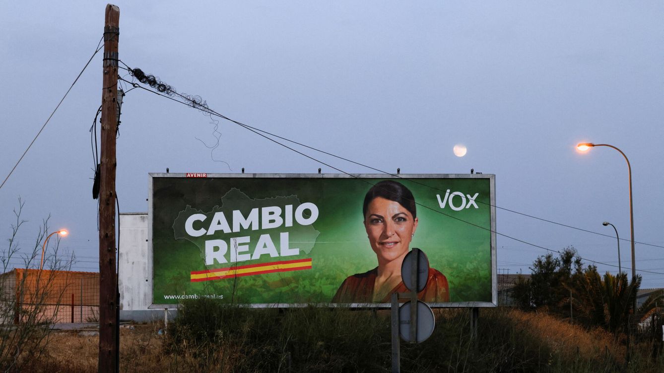 Foto: Cartel electoral de Vox. (Reuters/Marcelo del Pozo)