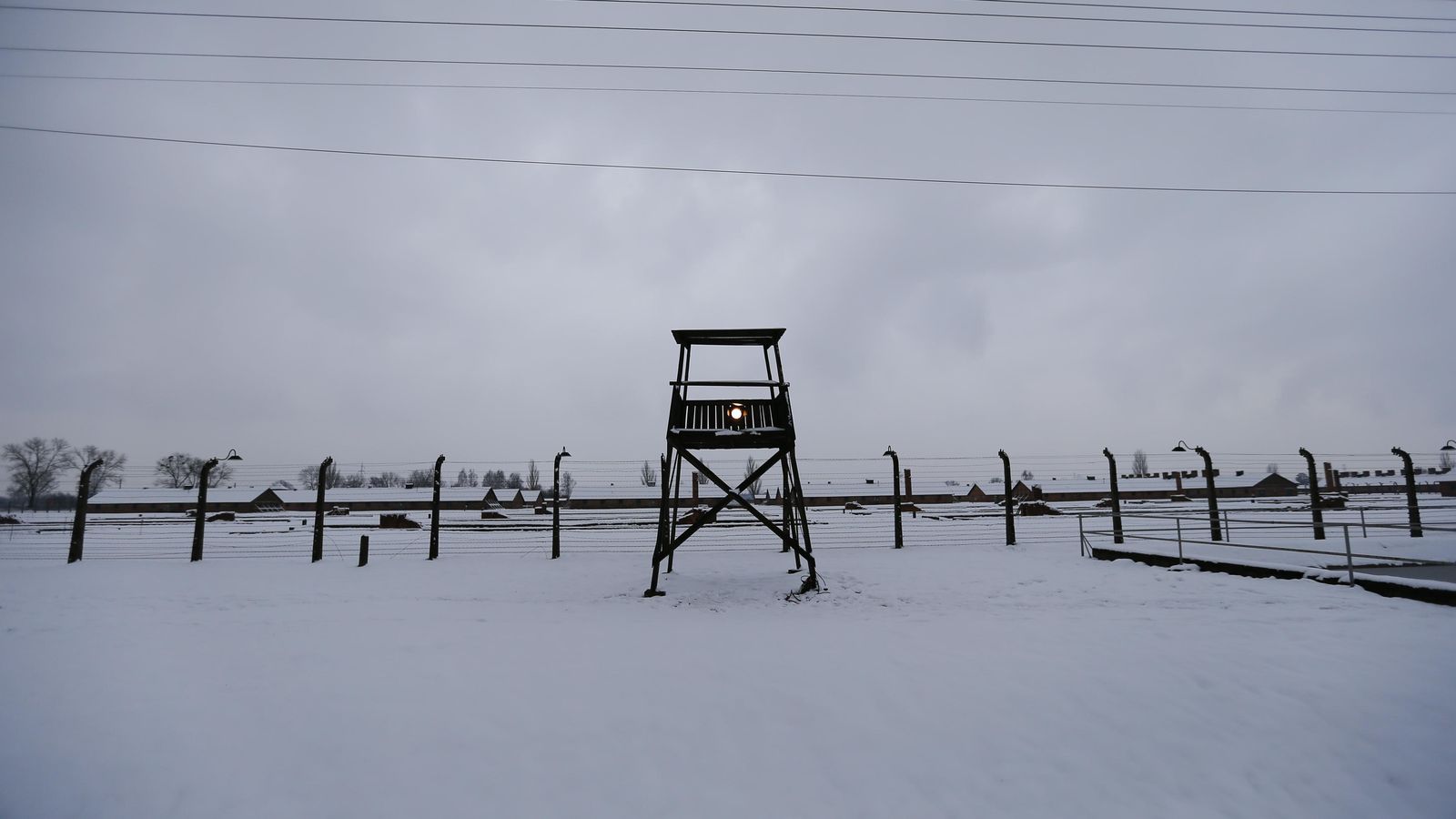 Foto: Una torre vigía en Auschwitz-Birkenau, donde la mujer trabajó durante la primavera de 1944. (Reuters/Laszlo Balogh)
