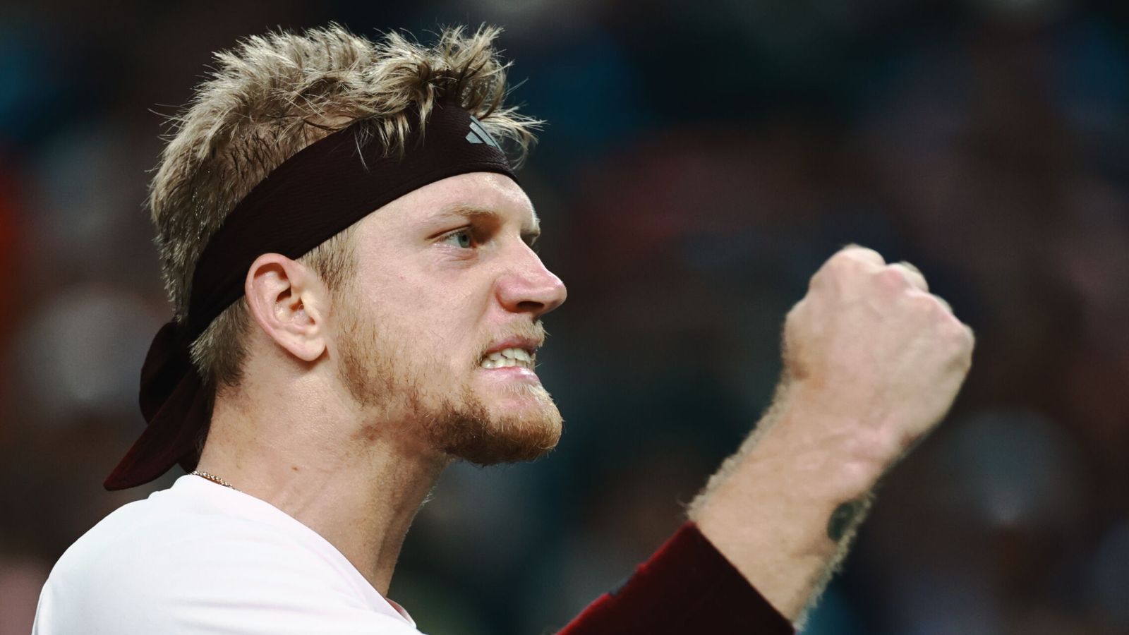 Davidovich firma una remontada épica contra Jódar y gana el título más importante de su vida en Shanghái (1-6, 7-6 y 6-4)