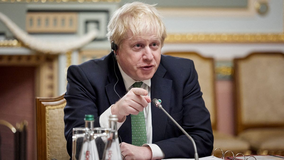 Varios testigos sitúan a Boris Johnson en más fiestas investigadas por la policía