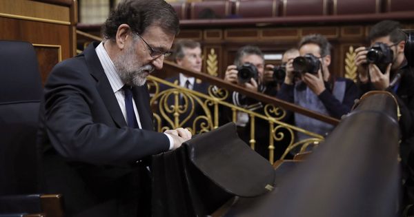 Foto: El presidente del Gobierno, Mariano Rajoy, a su llegada esta mañana al Congreso de los Diputados. (EFE)